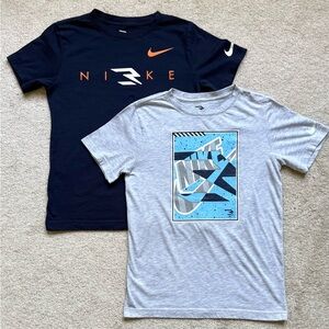 NIKE BOYS’ SIZE YLG(12-13 YEARS) NAVY AND GRAY GRAPHIC TEES - SET OF 2